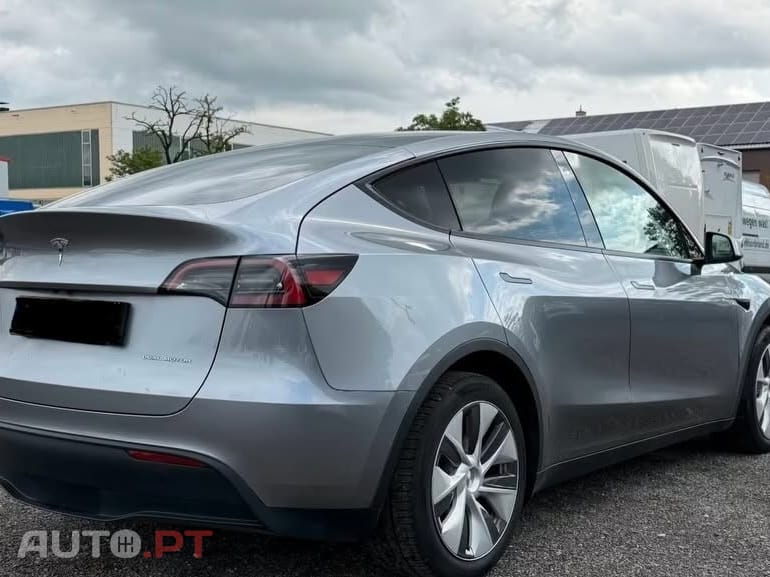 Tesla Model Y RWD