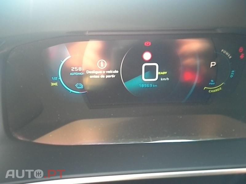 Peugeot E-2008 50 kWh Allure Pack