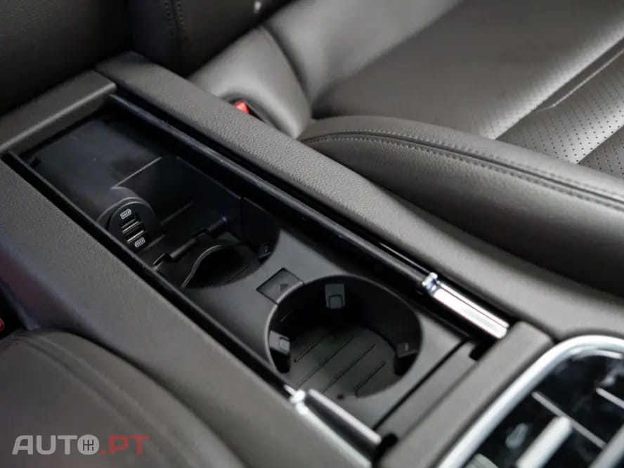 Porsche Panamera 4 E-Hybrid Platinum Edition