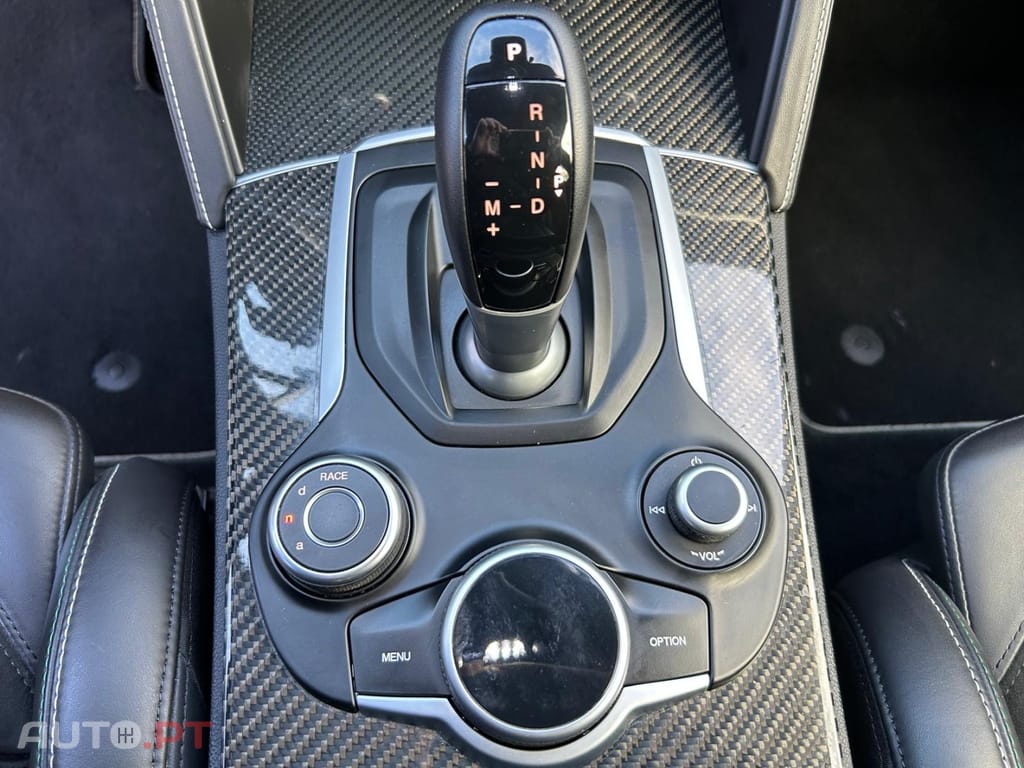 Alfa Romeo Stelvio V6 2.9 Bi-Turbo AT8-Q4 Quadrifoglio