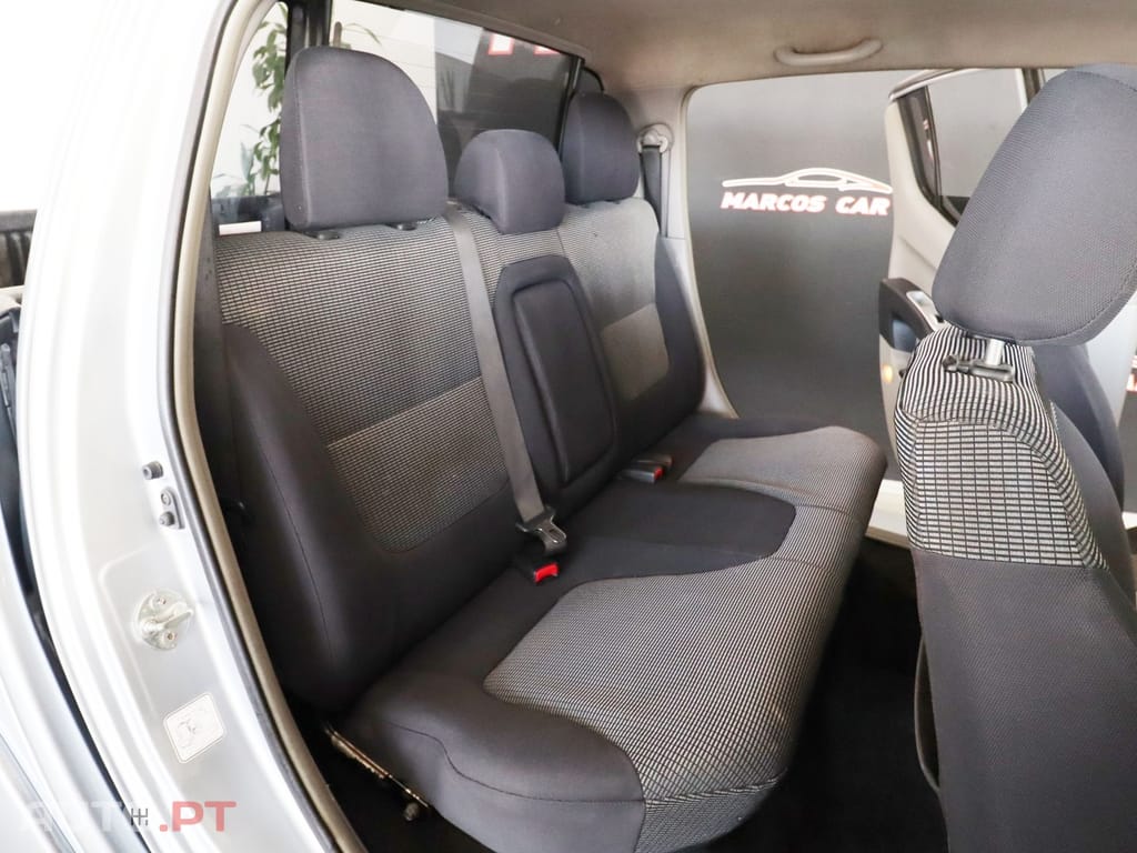 Mitsubishi L200 2.5 DI-D CD Invite AC 4WD