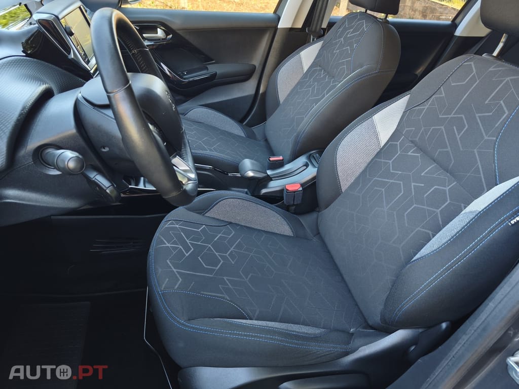 Peugeot 2008 1.2 PureTech Signature