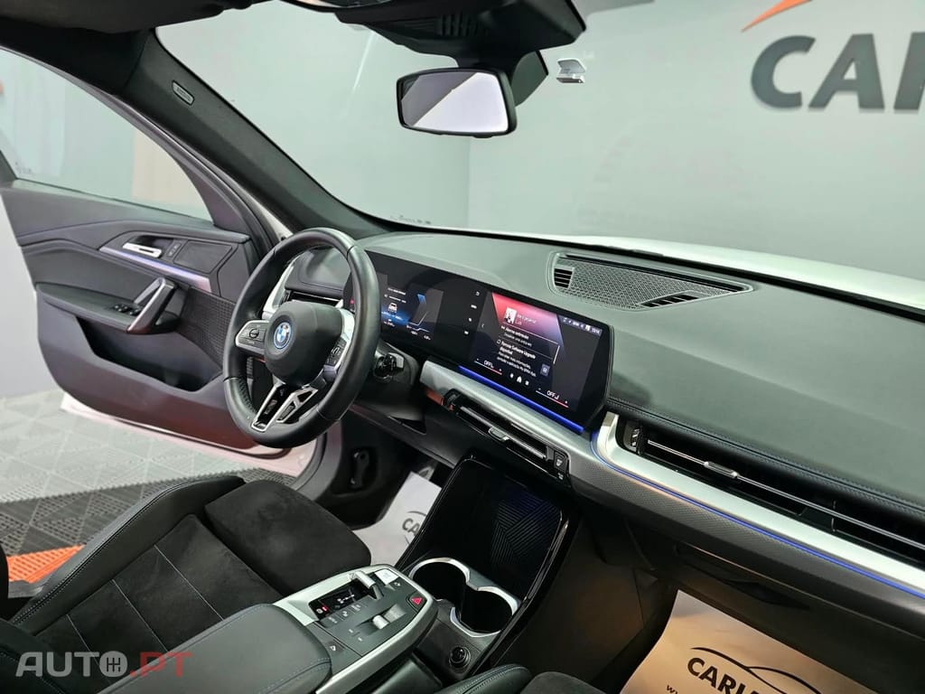 BMW iX1 eDrive20 Edição Desportiva M