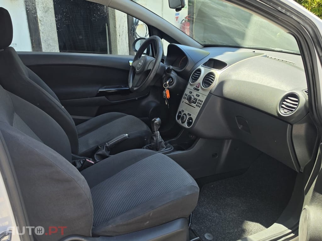 Opel Corsa 1.3 CDTi Van — fotografia 11