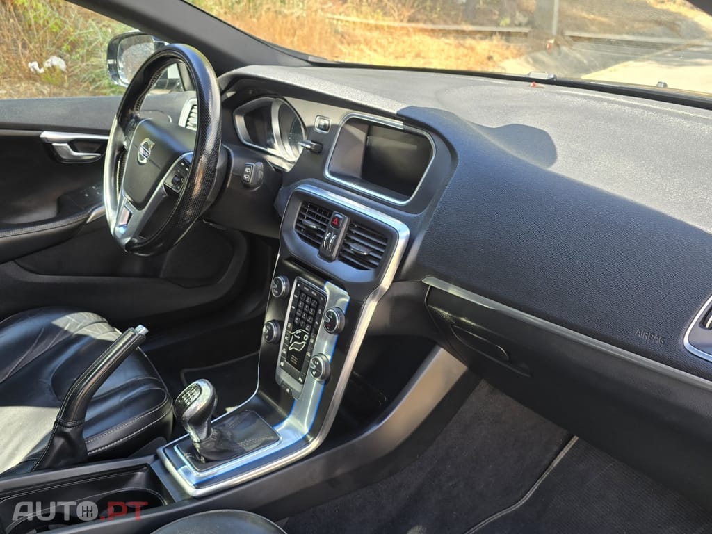 Volvo V40 2.0 D4 R-Design