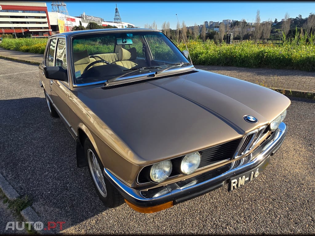 BMW 518 i E12