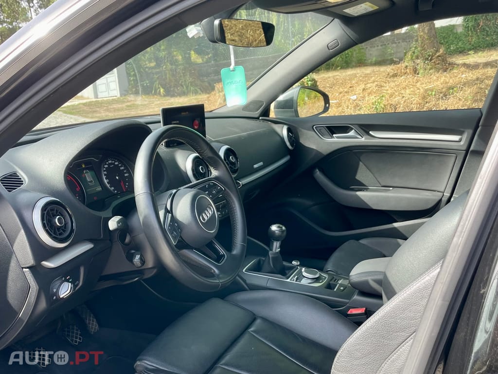 Audi A3 Sportback S-LINE