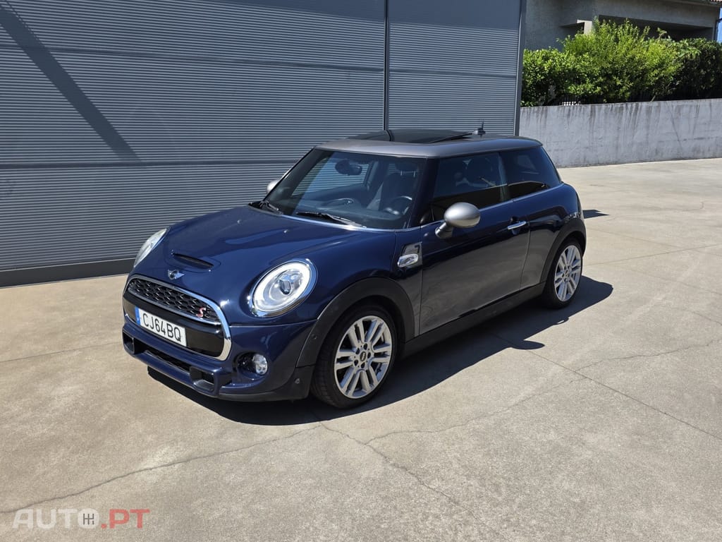 MINI Cooper Cooper SD Auto Seven