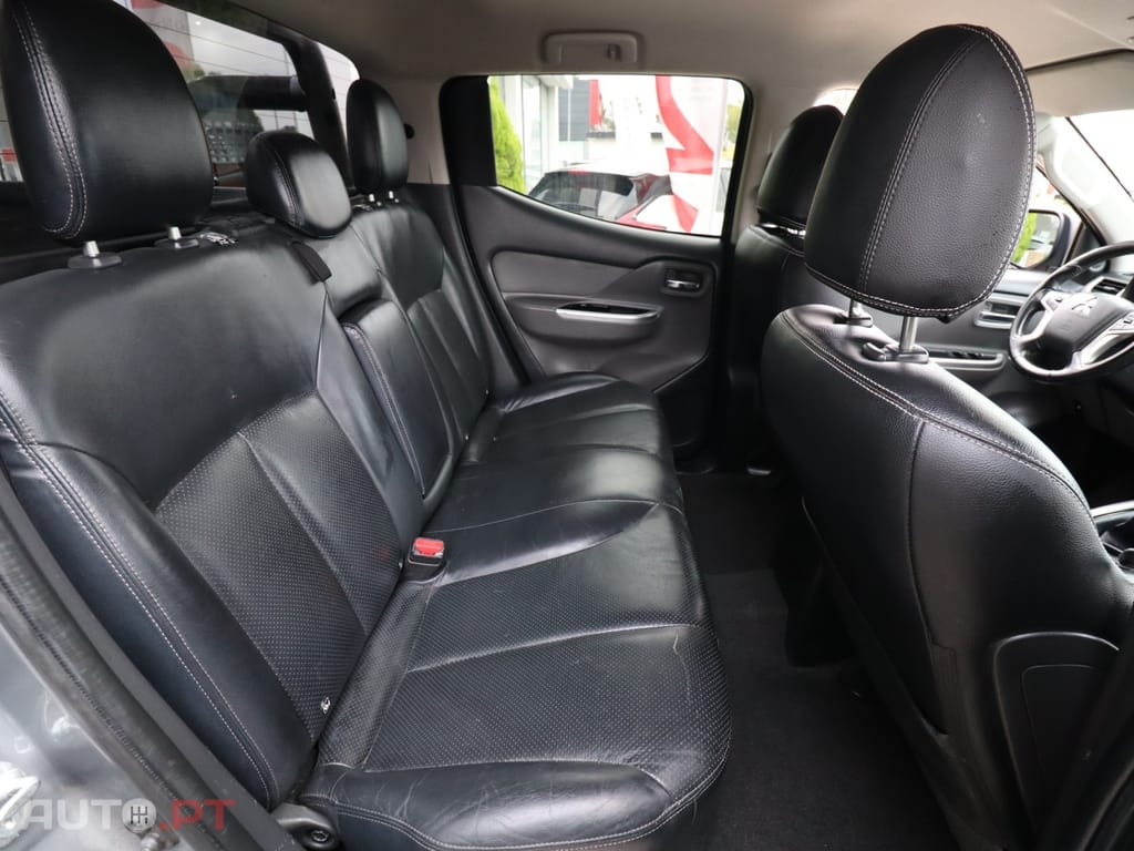 Mitsubishi L200 2.4 DI-D CD Invite Strakar Look 4WD