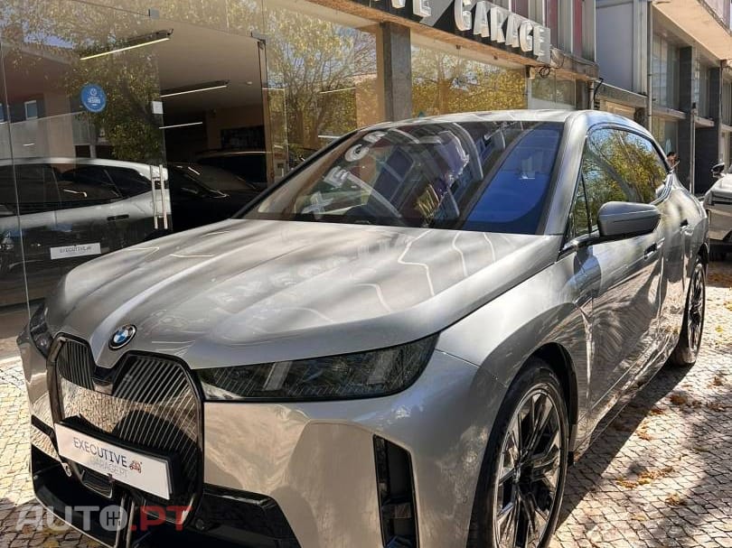 BMW iX xDrive 45 Pack Desportivo