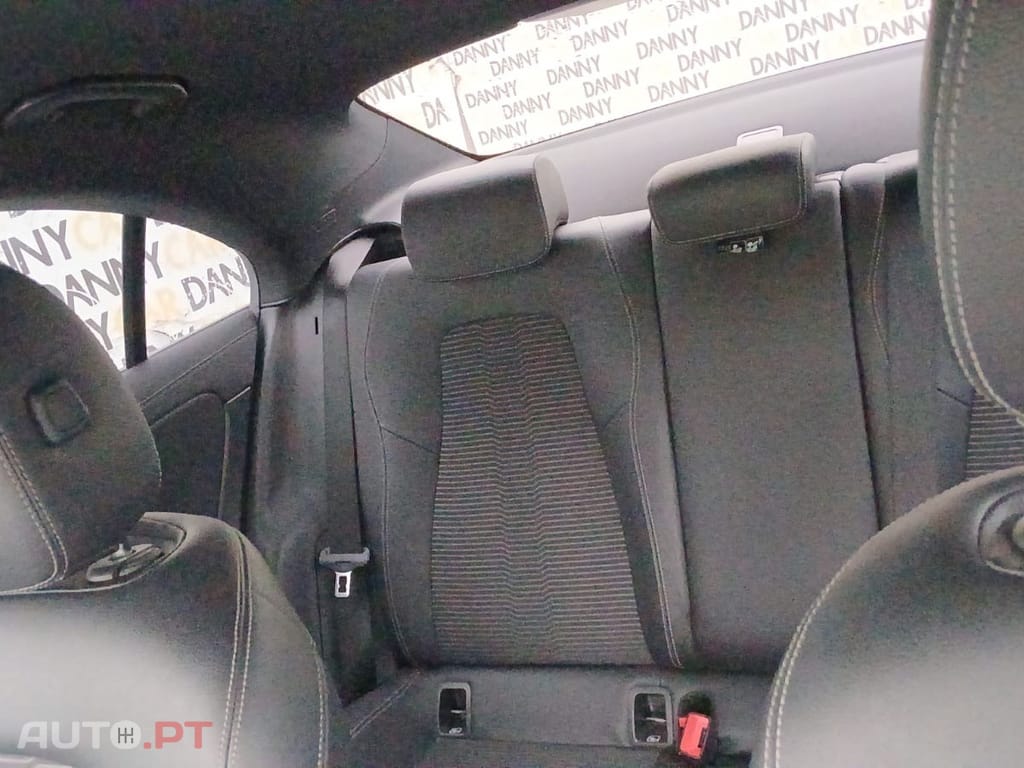 Mercedes-Benz CLA 180 Outro