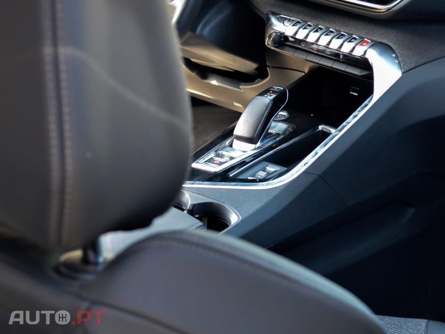 Peugeot 3008 1.6 Hybrid Allure e-EAT8