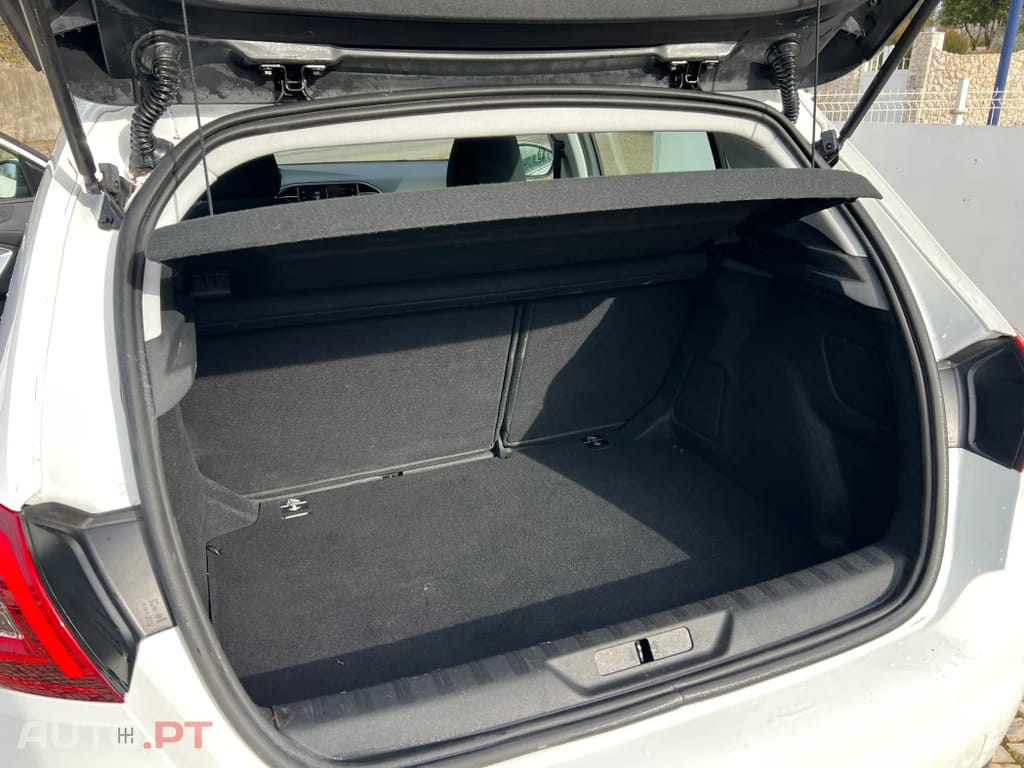 Peugeot 308 1.5 BlueHDi Business Line