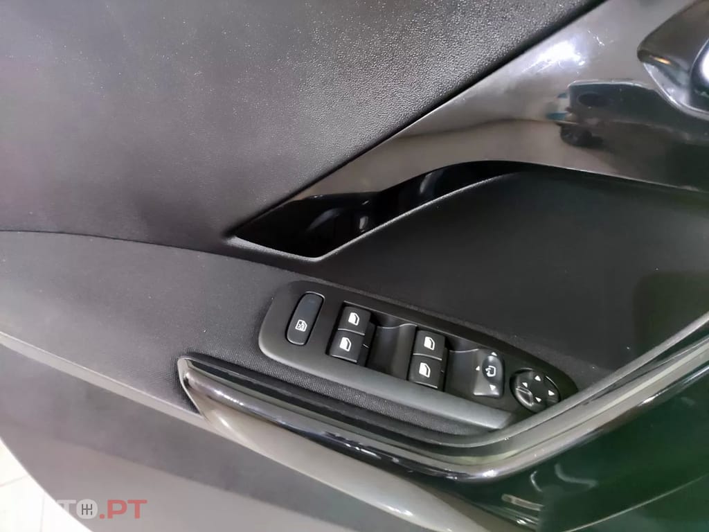 Peugeot 208 1.2 PureTech Signature