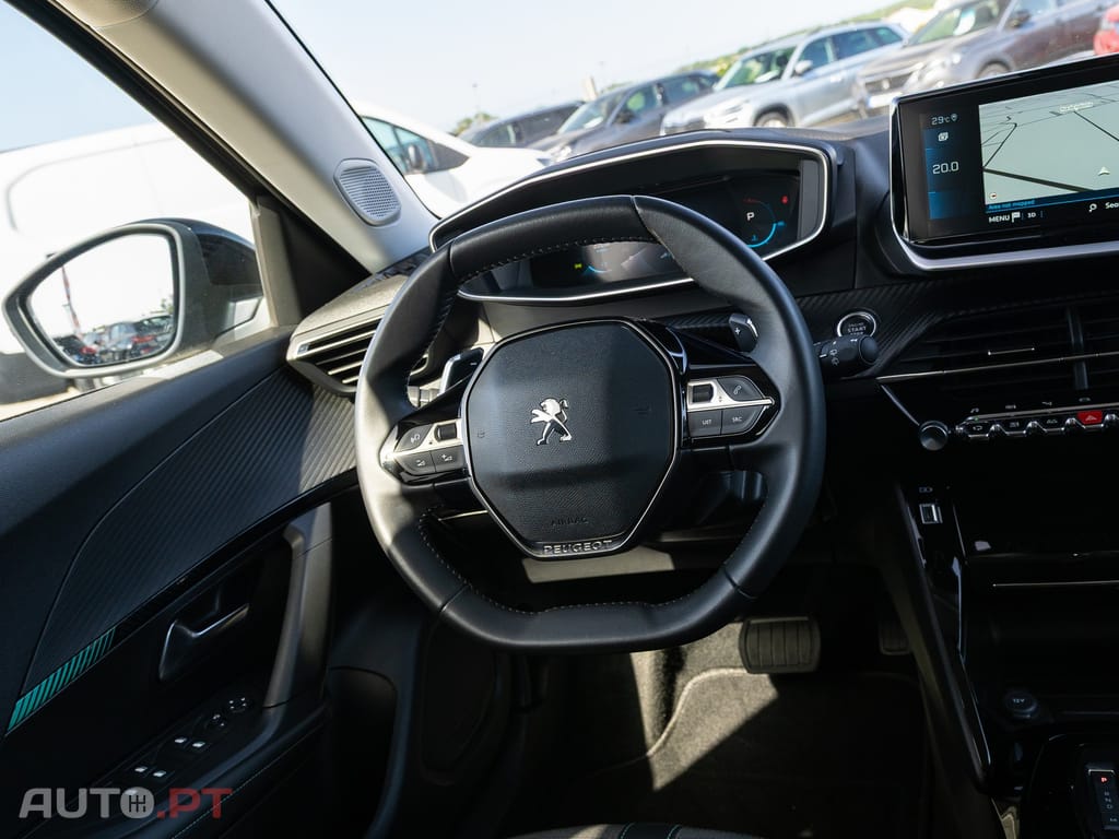 Peugeot 2008 1.2 PureTech Allure EAT8