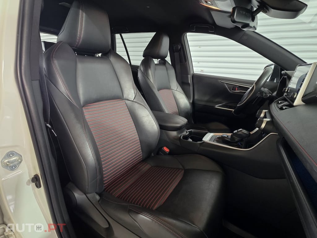 Toyota RAV4 2.5 Plug-in Hybrid Square Collection