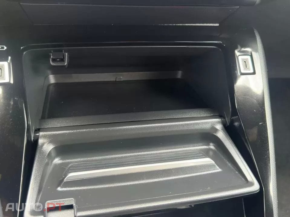 Peugeot 2008 1.2 Hybrid Allure e-DCS6