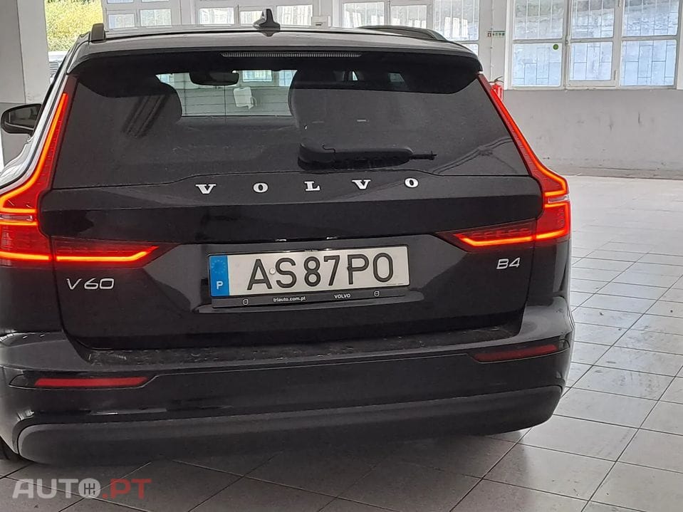 Volvo V60 2.0 B4 Core Auto