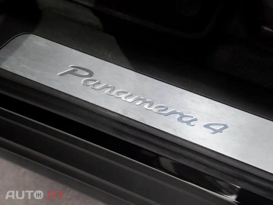 Porsche Panamera 4 E-Hybrid Platinum Edition