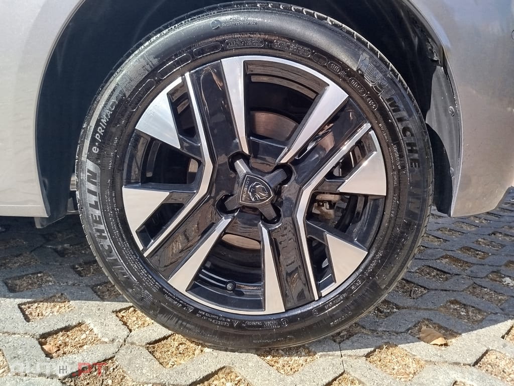 Peugeot E-208 Allure 115kW 156cv