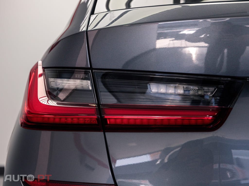 BMW 330 e Touring Pack M Auto