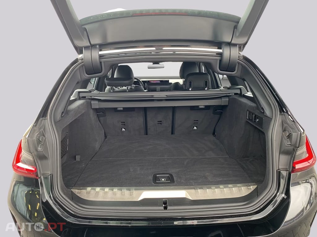 BMW 330 xDrive Touring M Sport I.V.A DEDUTIVEL