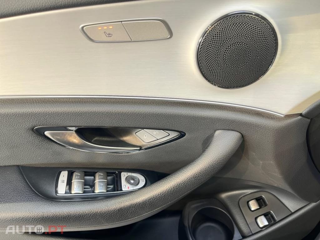 Mercedes-Benz E 300 I.V.A DEDUTÍVEL e T Avantgarde