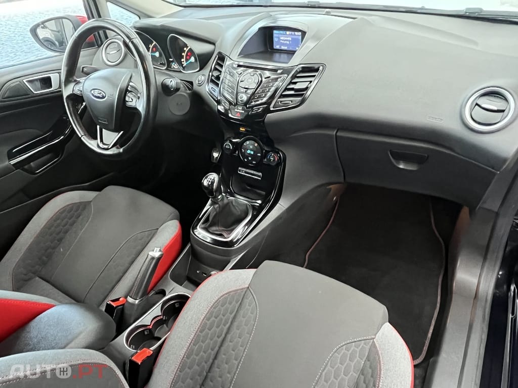Ford Fiesta 1.0 T EcoBoost STLine Black&RED