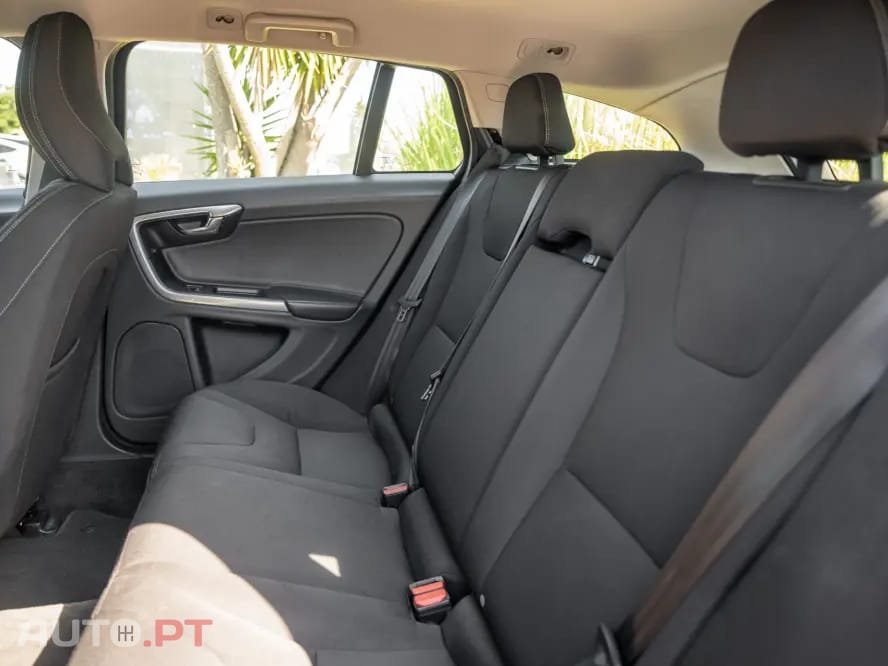 Volvo V60 2.0 D2 Momentum