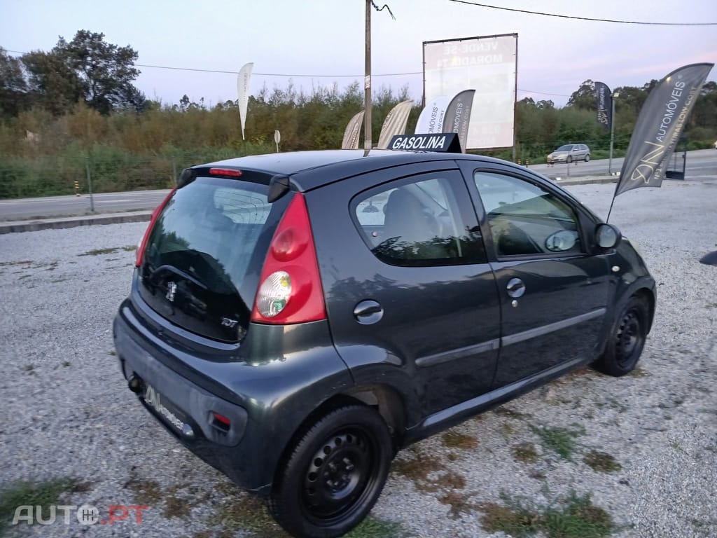 Peugeot 107 1.0 versão Motor Toyota