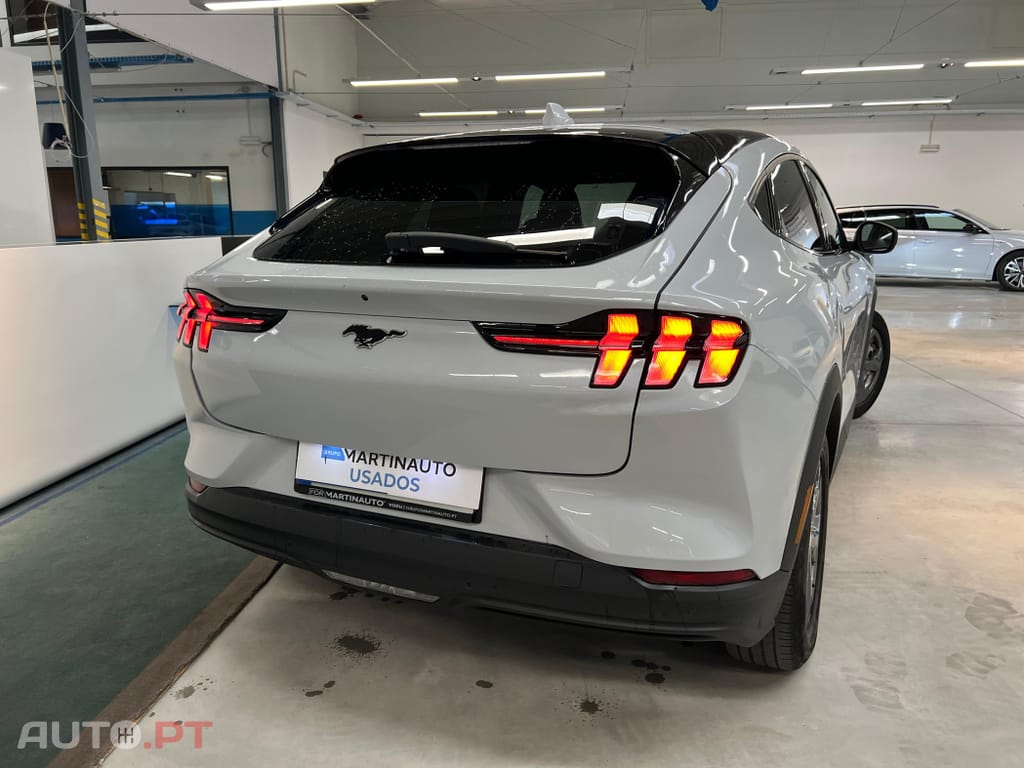 Ford Mustang Mach-E 72.6 kWh Premium AWD