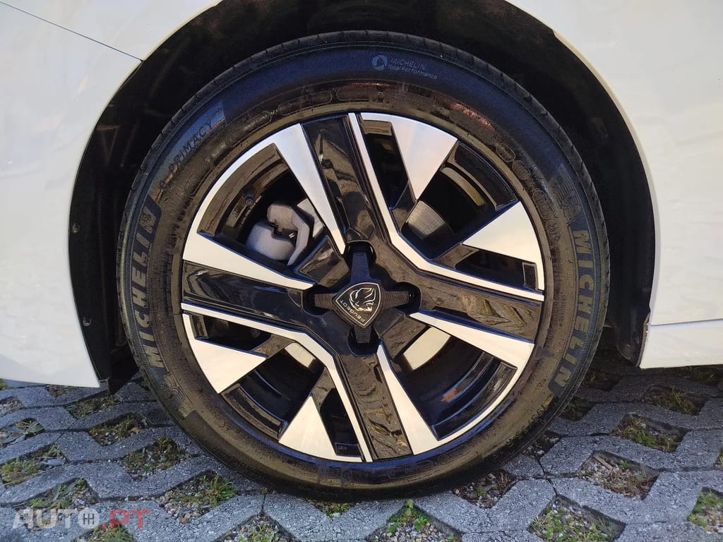 Peugeot 208 Allure Hybrid 1.2 Puretech 100 cv