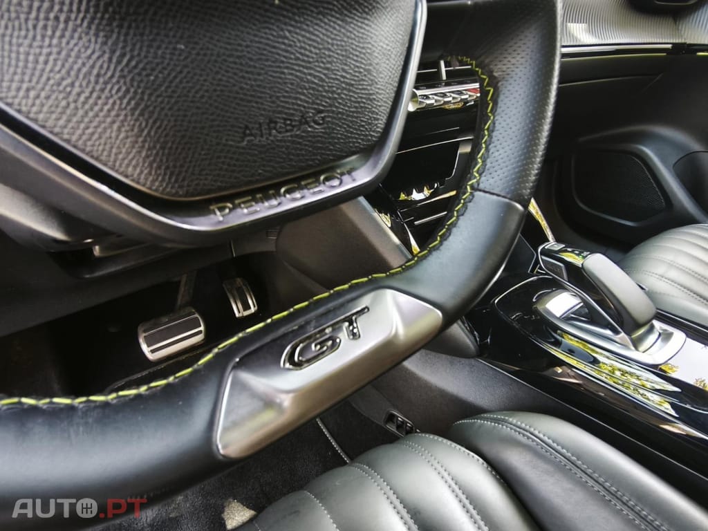 Peugeot e-2008 50 kWh GT — fotografia 12