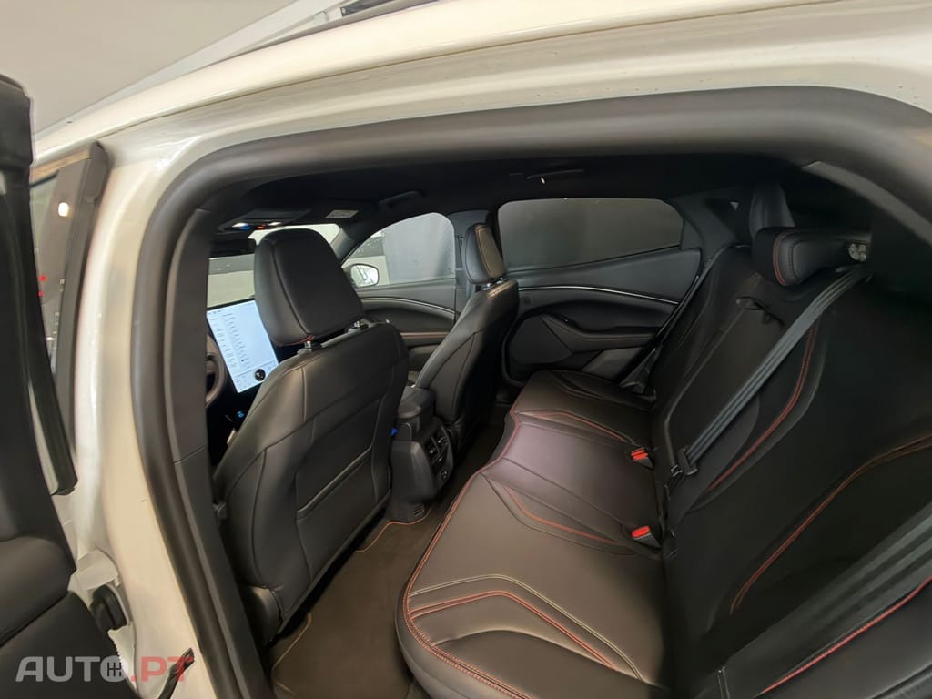 Ford Mustang Mach-E 75.7 kWh Premium AWD