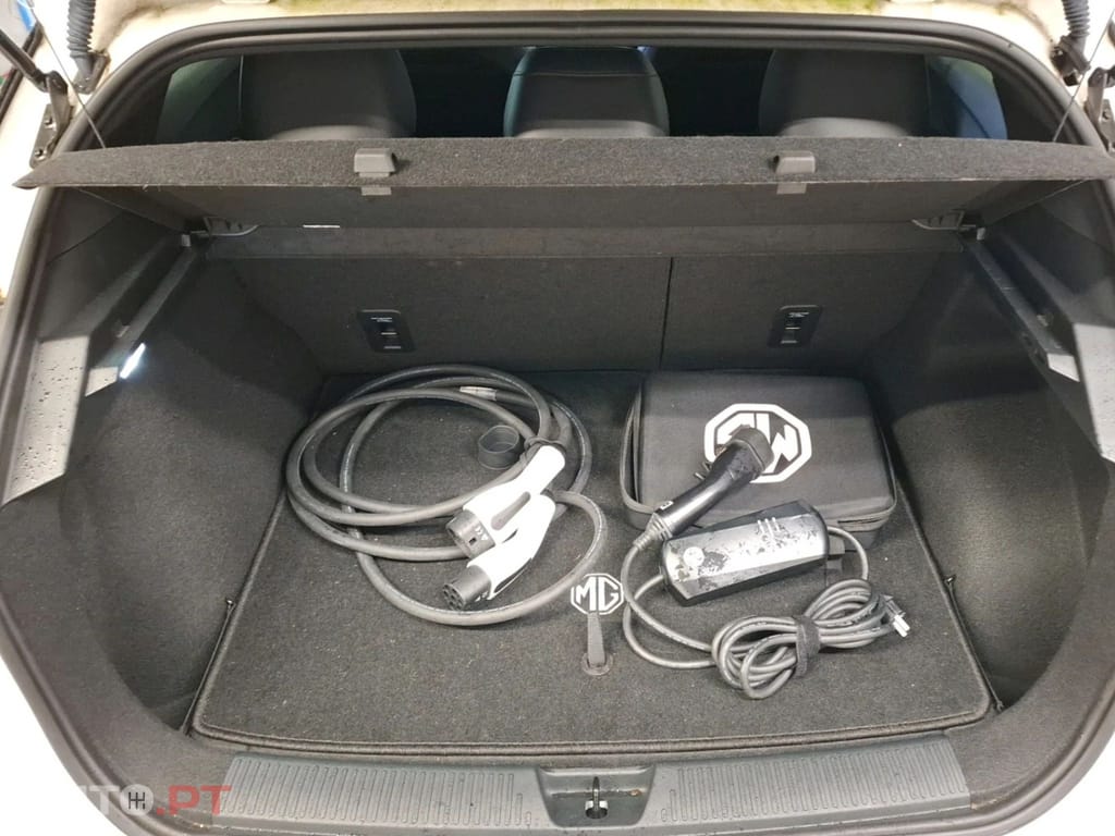 MG MG4 Luxury 64 kWh I.V.A DEDUTIVEL 