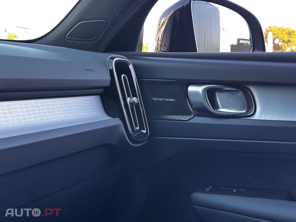 Volvo XC40 1.5 T2 Plus Dark Auto