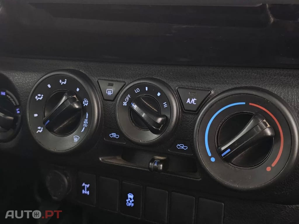 Toyota Hilux 2.4 D-4D 4WD CD CM