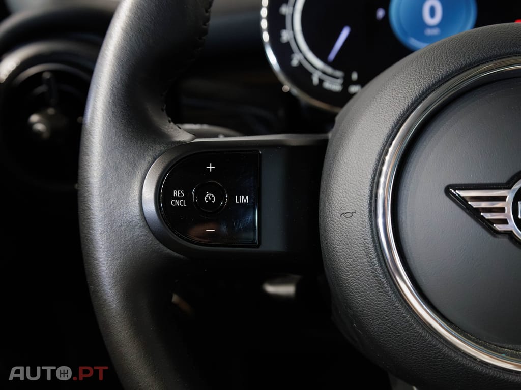 MINI Cooper Premium Yours Auto