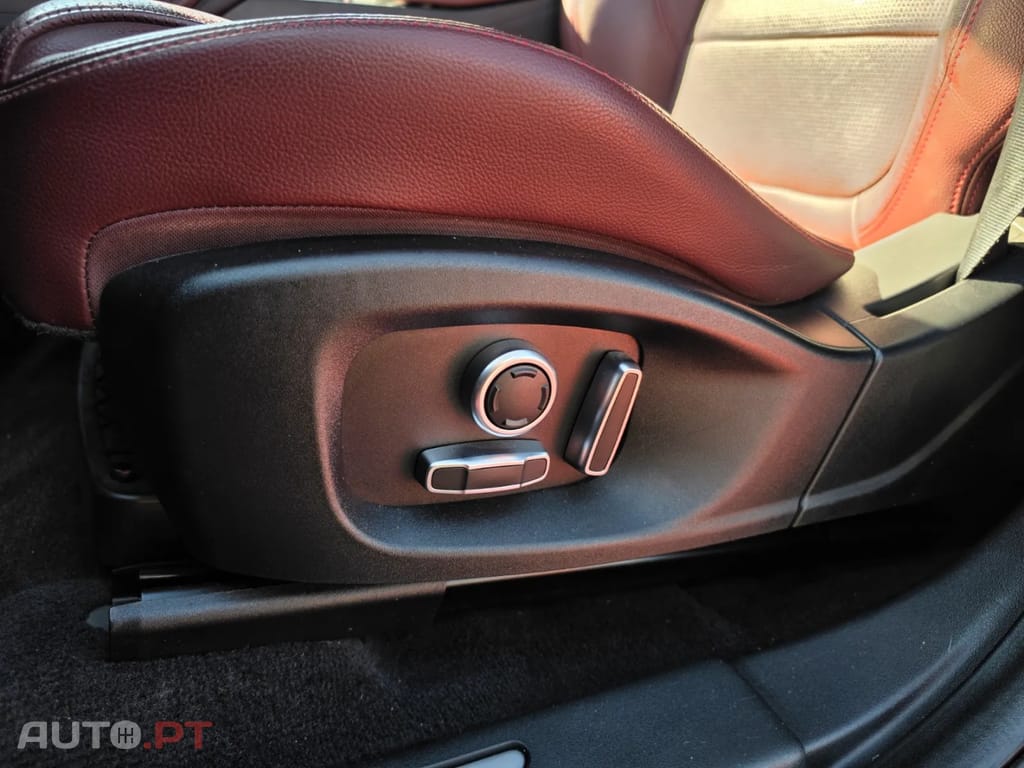 Jaguar E-Pace P300e AWD R-Dynamic S