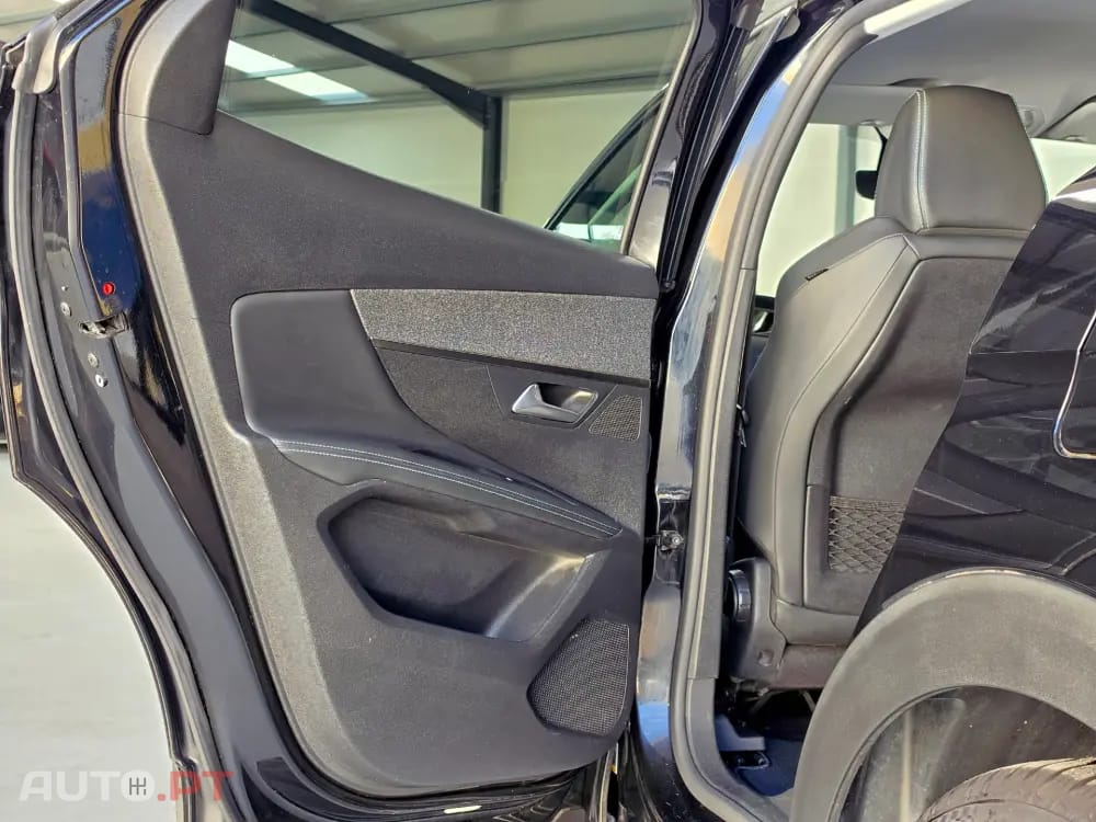 Peugeot 3008 1.6 Hybrid Allure e-EAT8
