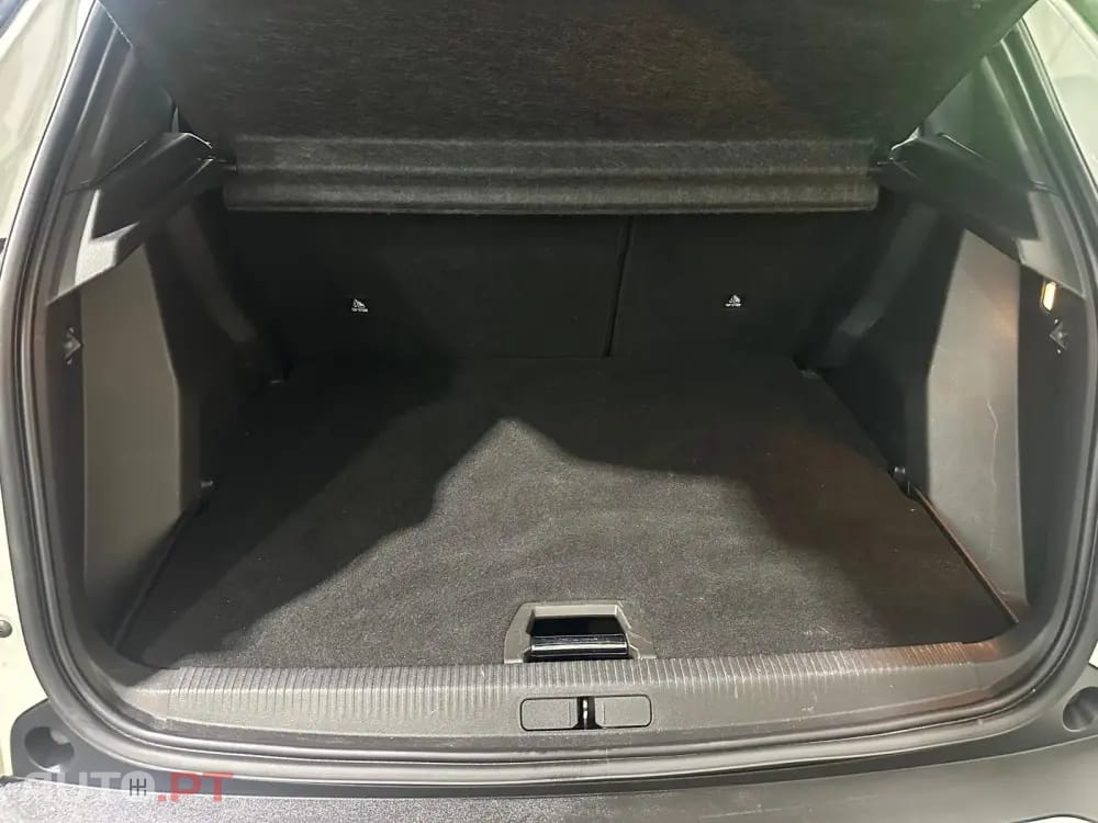 Peugeot E-2008 50 kWh Active Pack