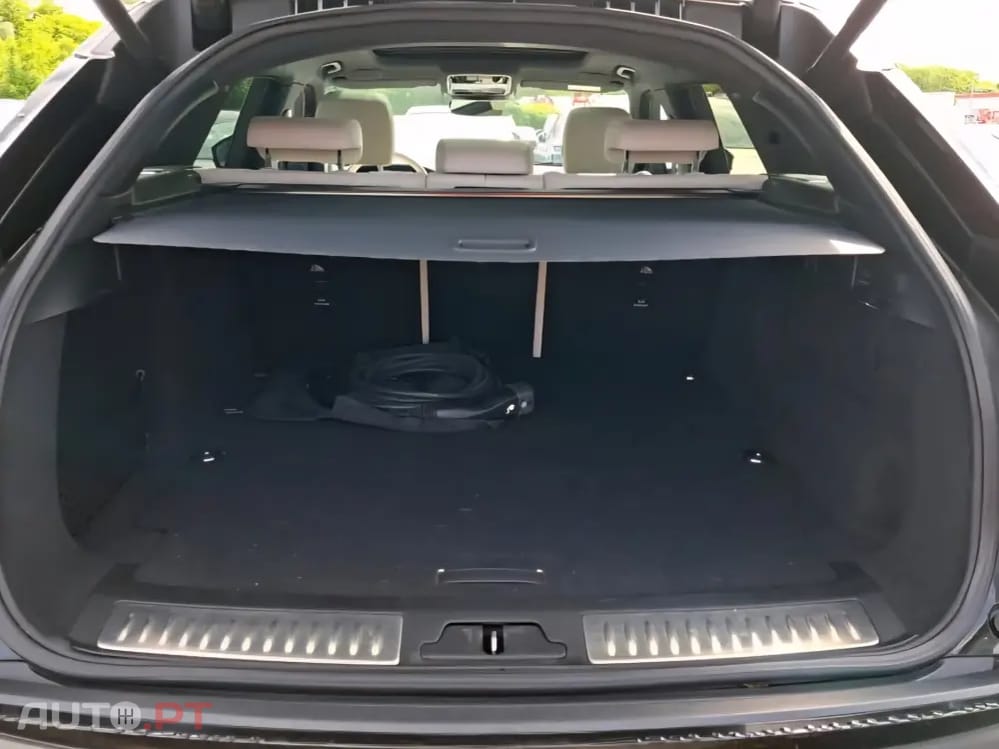 Land Rover Velar 2.0 P400e AWD R-Dynamic SE