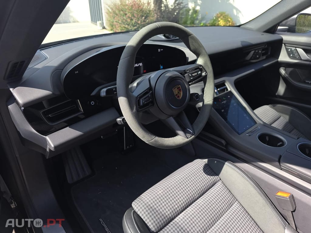 Porsche Taycan bateria Performance Plus