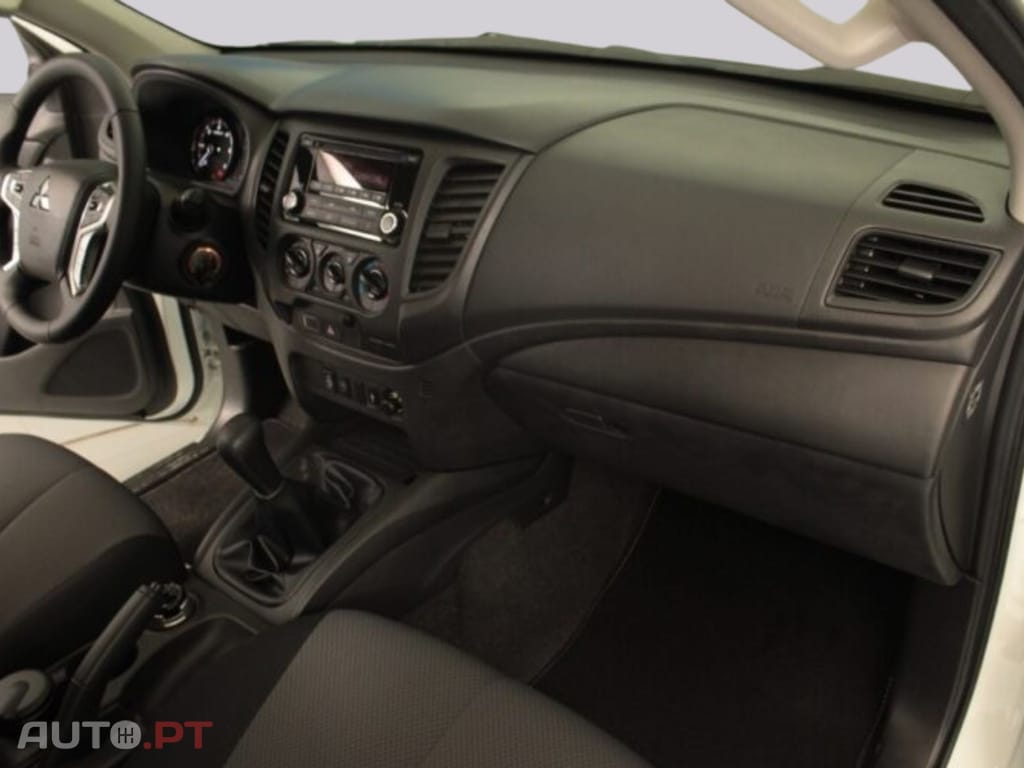 Mitsubishi L200 2.3 DI-D CD Invite 4WD I.V.A DEDUTÍVEL 