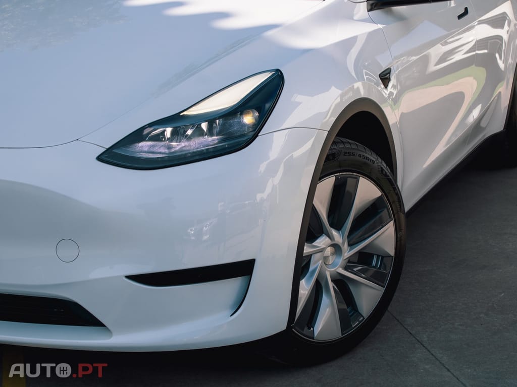 Tesla Model Y Long Range Dual Motor AWD