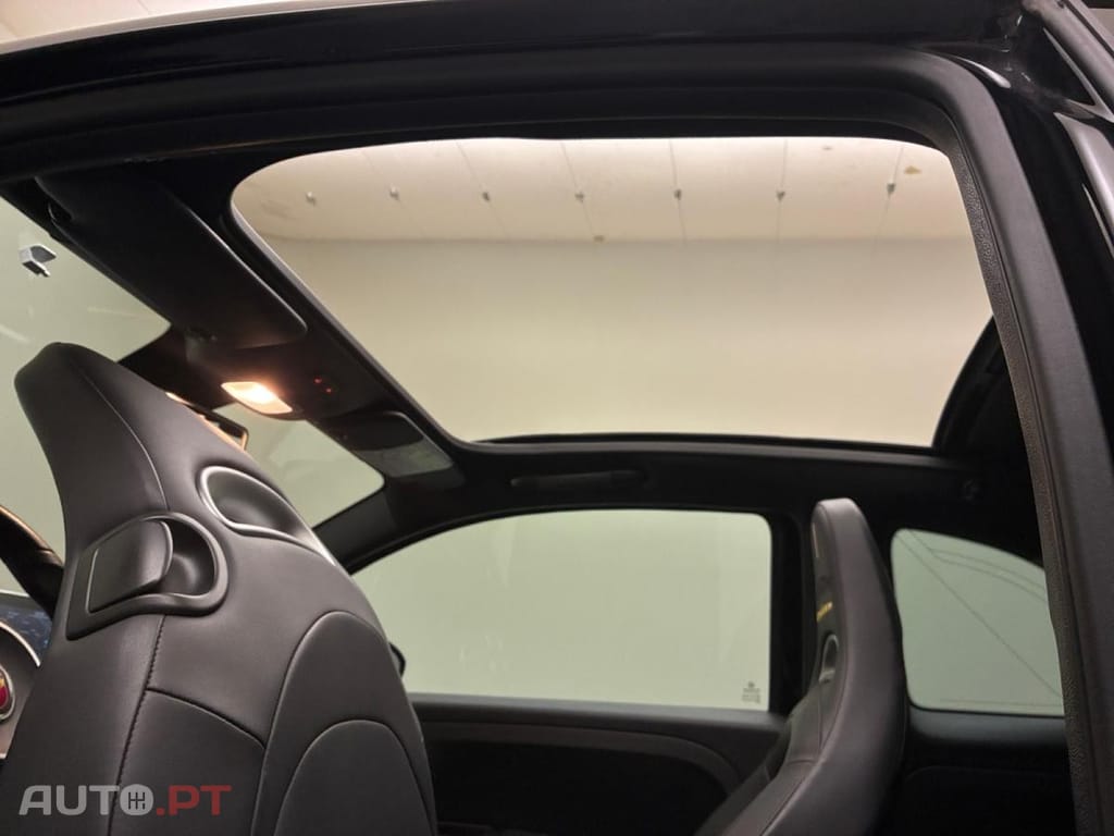 Abarth 595C 1.4 T-Jet Scorpioneoro