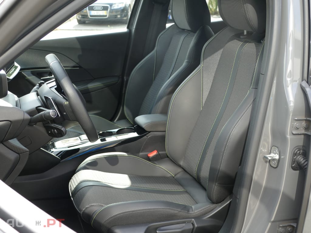 Peugeot 2008 1.2 PureTech GT EAT8