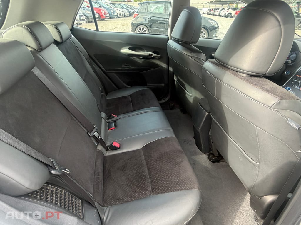Toyota Auris 1.8 HSD Comfort +P.Sport+Navi