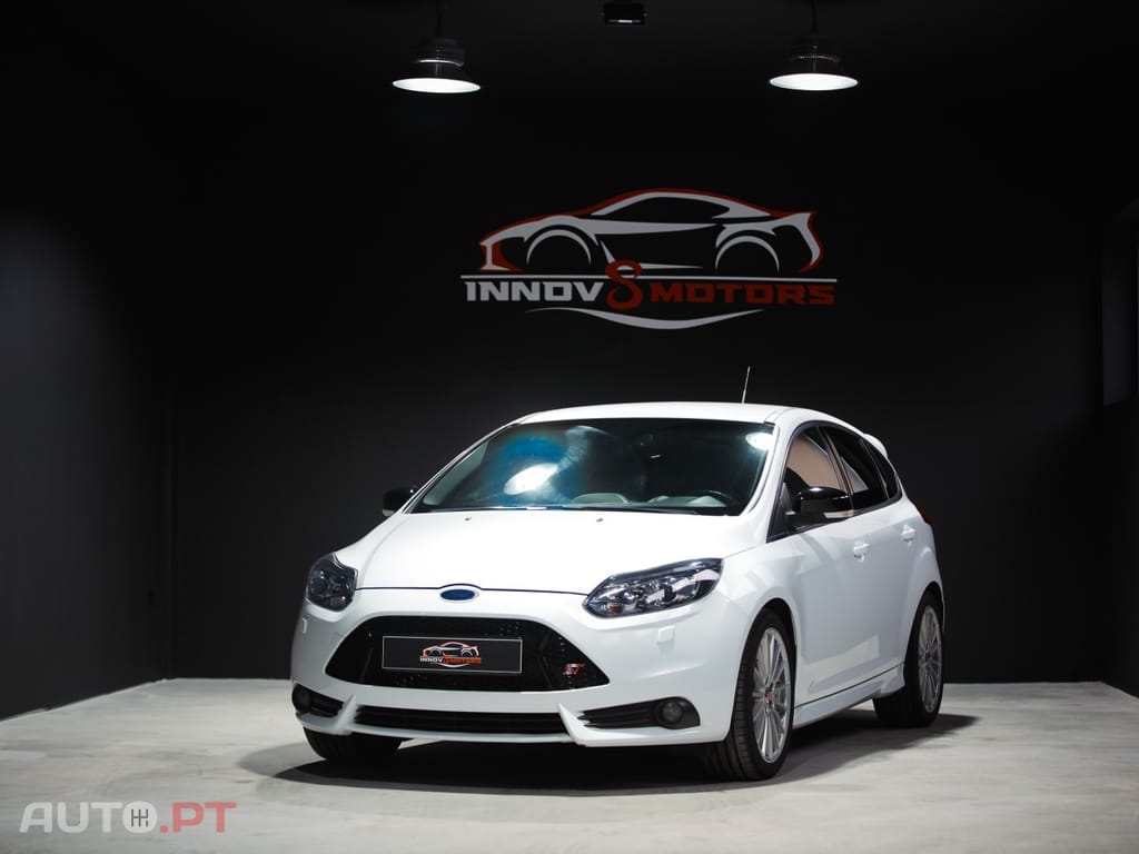Ford Focus 2.0 EcoBoost ST c/ Pack Pele Desportiva