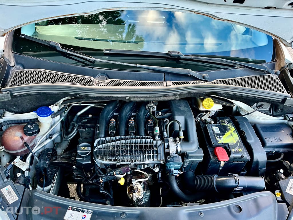 Peugeot 208 ..